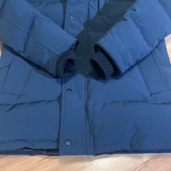 Canada Goose Carson Down Parka with Fur-Trim Hood - Picture 15 of 16